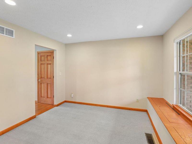8046 Logan Ridge Drive, West Chester, OH 45069 Photo 6