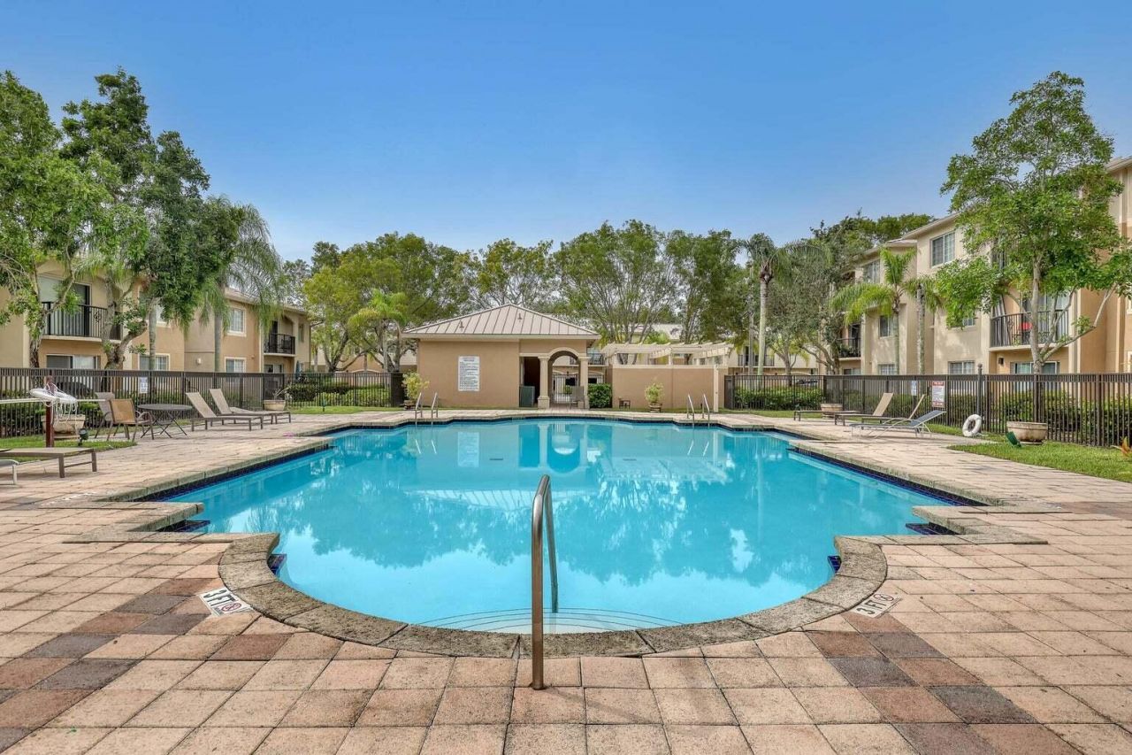 1400 S Crestwood Court S, Unit 1407, Royal Palm Beach, FL 33411 Photo