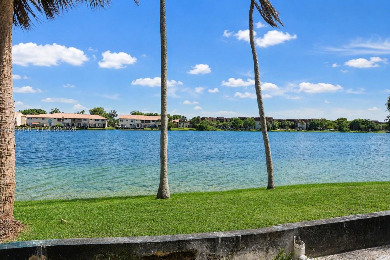 770 NE 199th St , Unit 107F, Miami, FL 33179 Photo