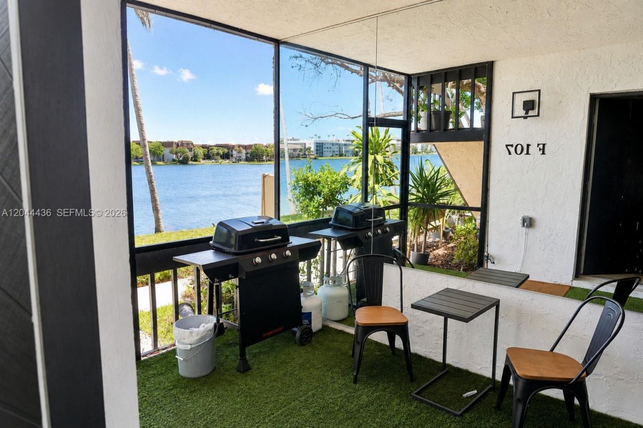 770 NE 199th St , Unit 107F, Miami, FL 33179 Photo