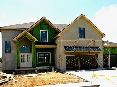8710 N Farley Avenue, Kansas City, MO 64157
