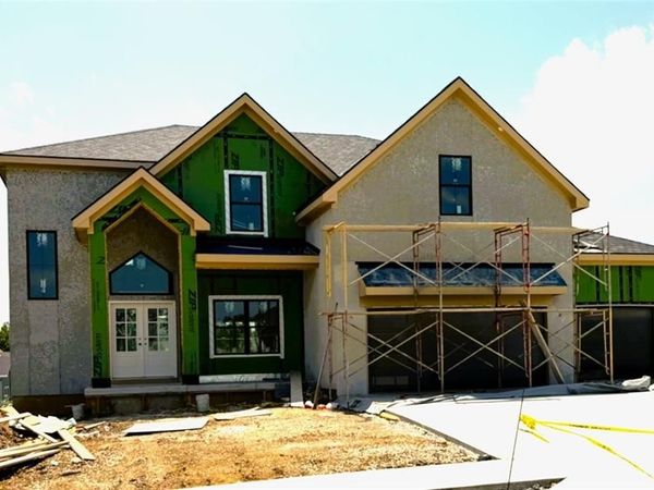 8710 N Farley Avenue, Kansas City, MO 64157