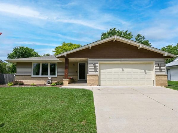 300 E Parkway Estates DRIVE, Oak Creek, WI 53154