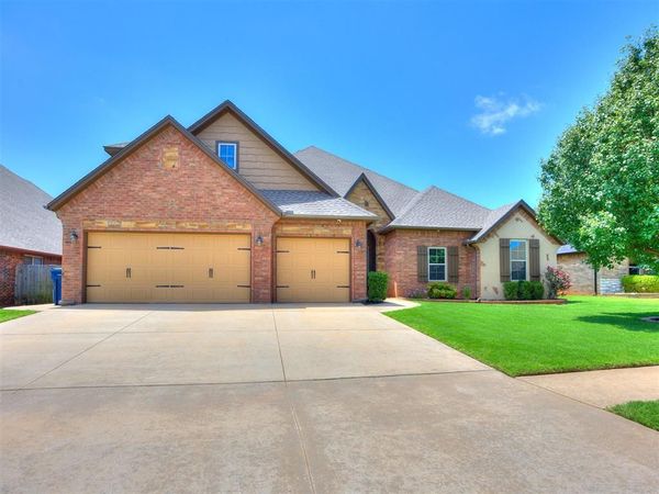 9112 SW 36th Street, Mustang, OK 73179