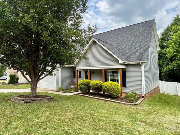 229 17th Avenue SE, Hickory, NC 28602