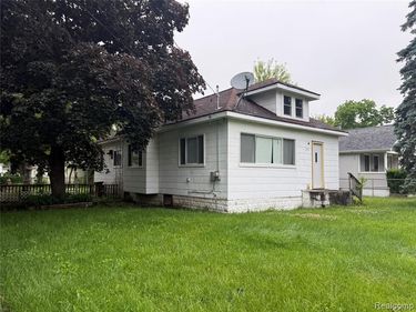 2137 E Buder Avenue, Burton, MI 48529