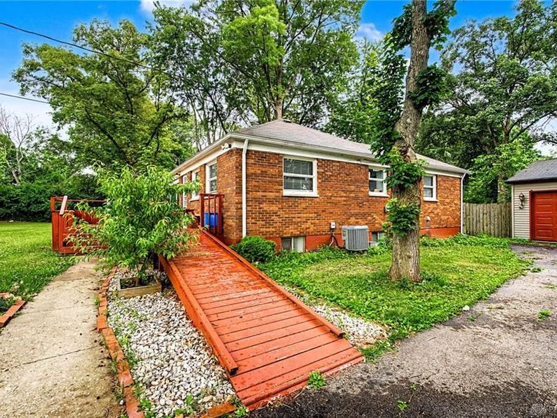 5862 W Wenger Road, Clayton, OH 45315 Photo 5