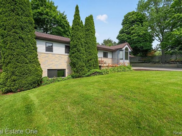 30691 Rainbow Drive, Lyon Twp, MI 48165