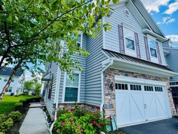 11 MORRIS LANE, CRANBURY, NJ 08512