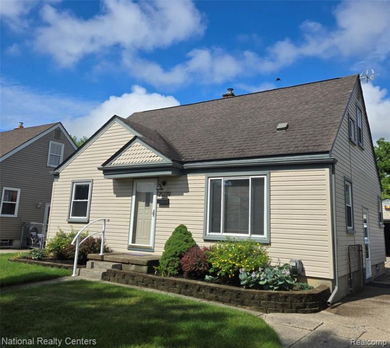 25279 Cole Street, Roseville, MI 48066 Main Photo