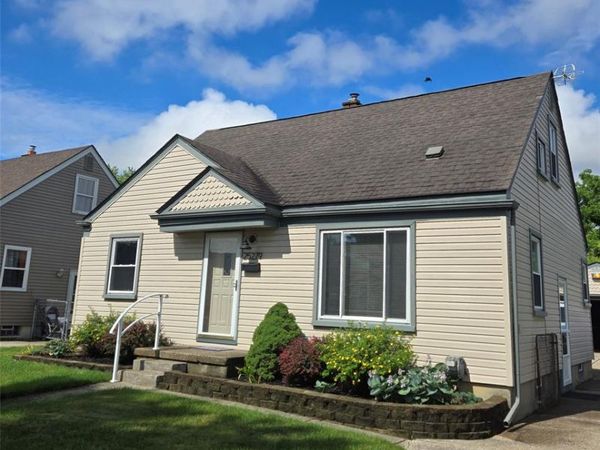 25279 Cole Street, Roseville, MI 48066