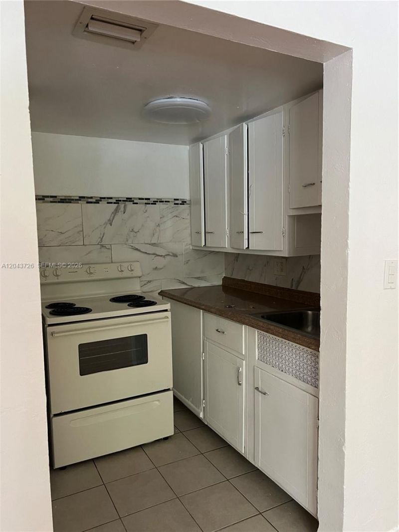 1895 SW 22nd, Unit #5, Miami, FL 33145 Photo