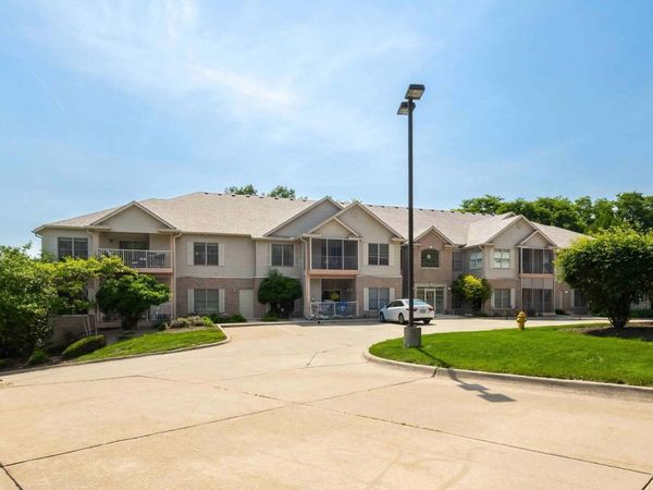 1237 Kimberly Road , Unit 1237, Bettendorf, IA 52722