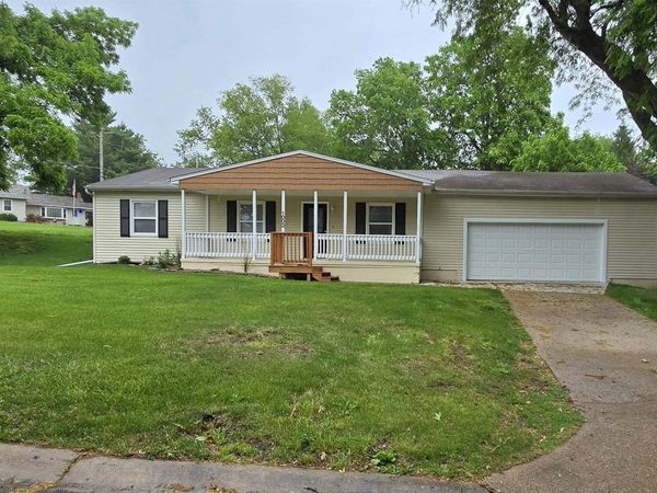 1002 Maywood Drive, Oskaloosa, IA 52577