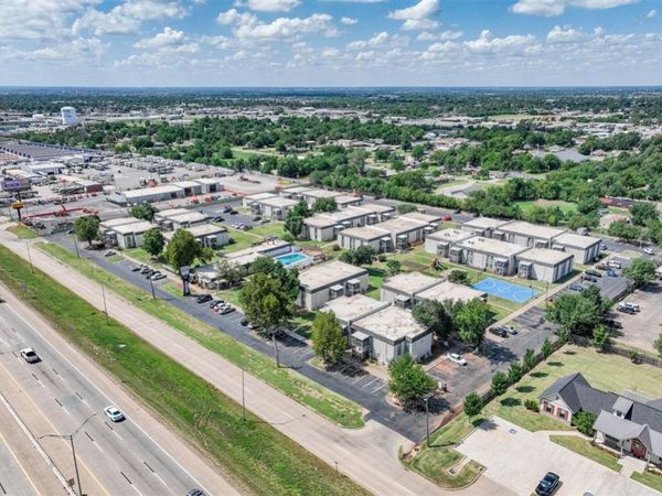 3507 N Service Road, Moore, OK 73160