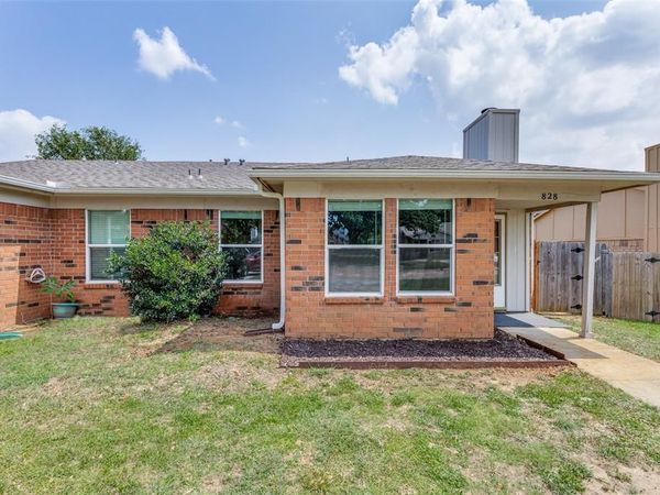 828 Woodland Court, Kennedale, TX 76060