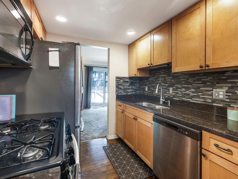2564 Shore Line Lane, Columbus, OH 43221 Photo 12