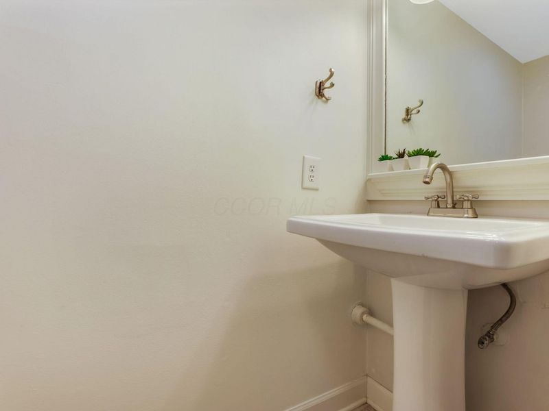 2564 Shore Line Lane, Columbus, OH 43221 Photo 18