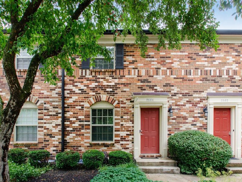 2564 Shore Line Lane, Columbus, OH 43221 Photo 2
