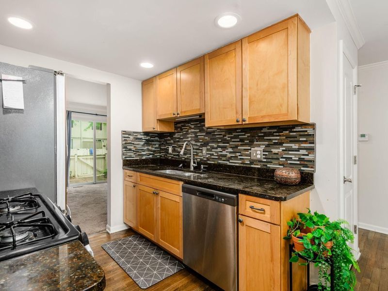 2564 Shore Line Lane, Columbus, OH 43221 Photo 8