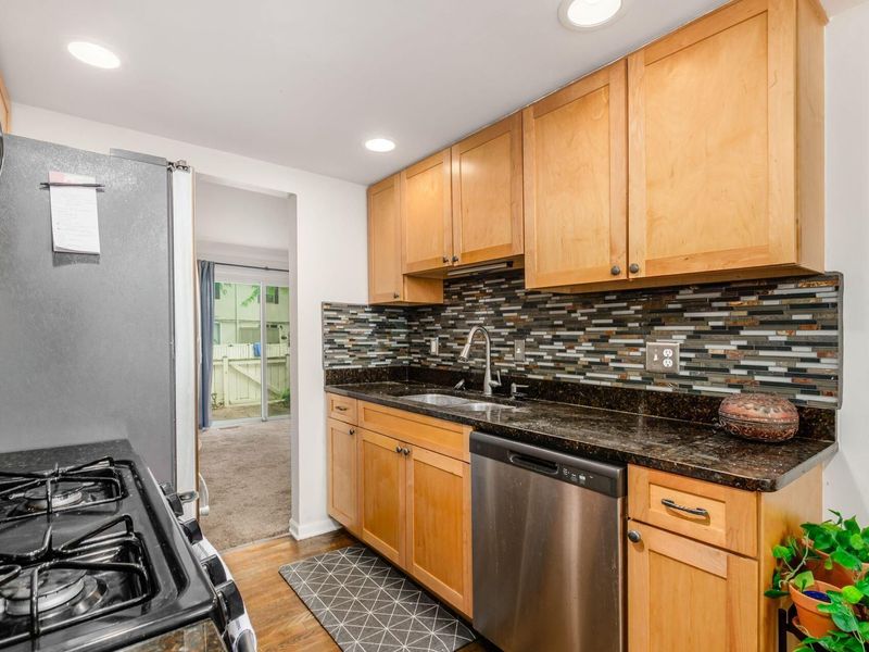 2564 Shore Line Lane, Columbus, OH 43221 Photo 9