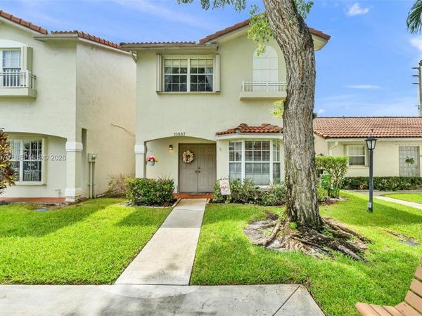 10857 NW 8th St , Pembroke Pines, FL 33026