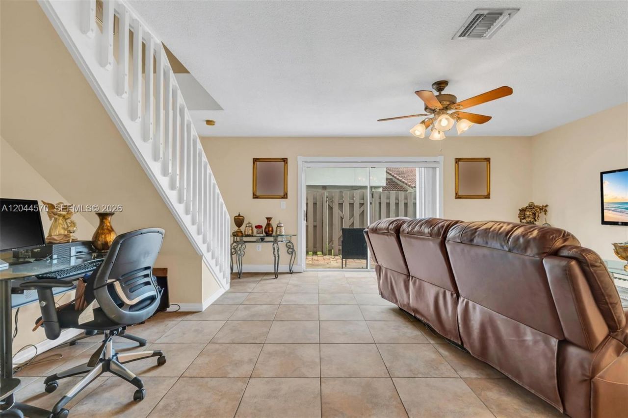 10857 NW 8th St , Pembroke Pines, FL 33026 Photo