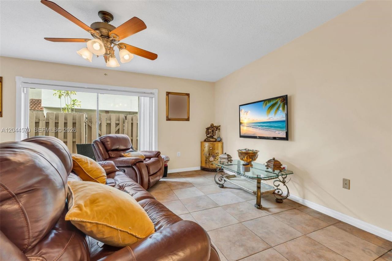 10857 NW 8th St , Pembroke Pines, FL 33026 Photo