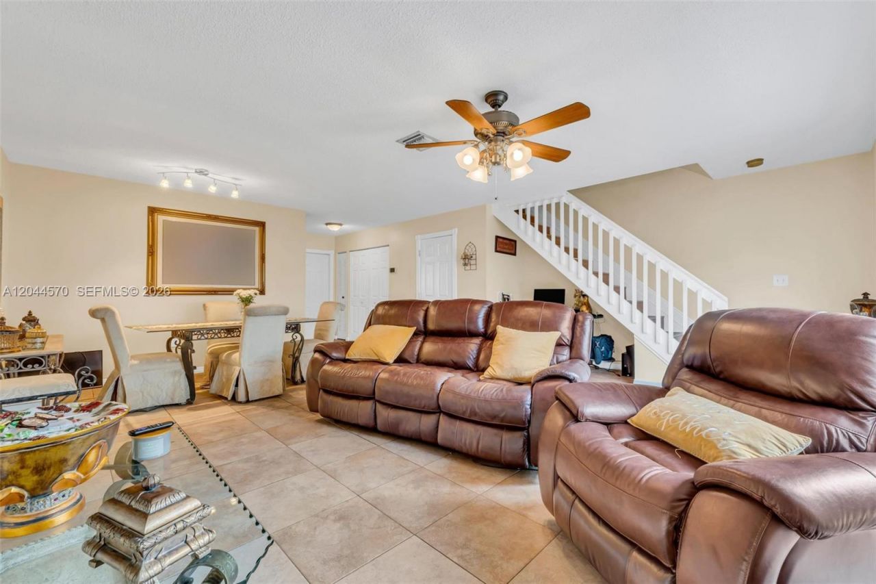 10857 NW 8th St , Pembroke Pines, FL 33026 Photo