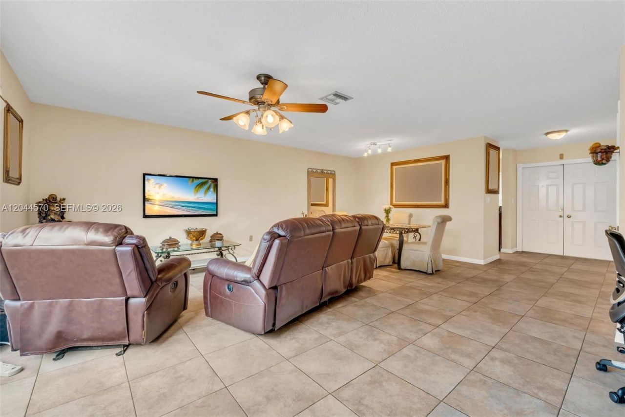 10857 NW 8th St , Pembroke Pines, FL 33026 Photo