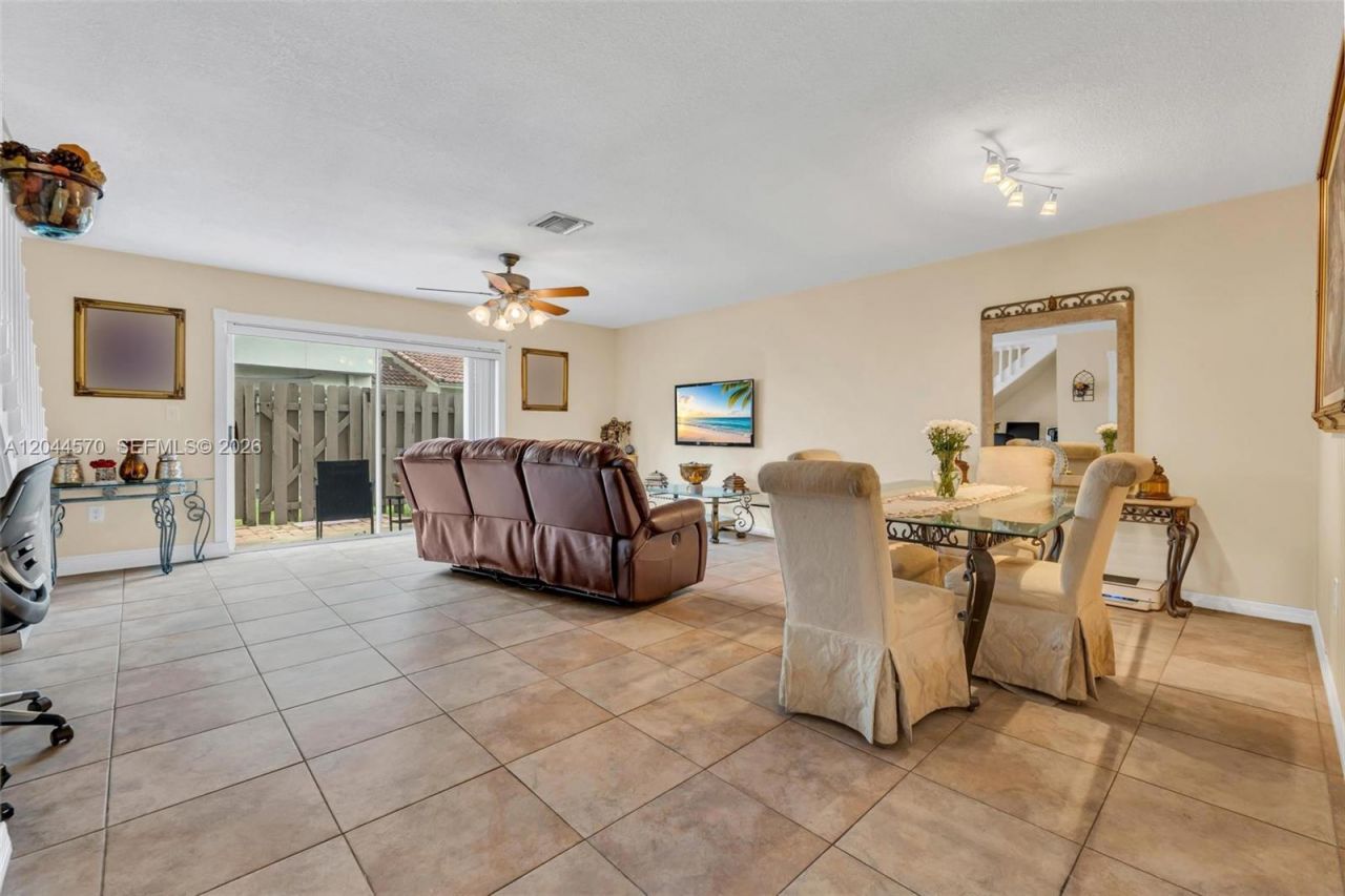 10857 NW 8th St , Pembroke Pines, FL 33026 Photo