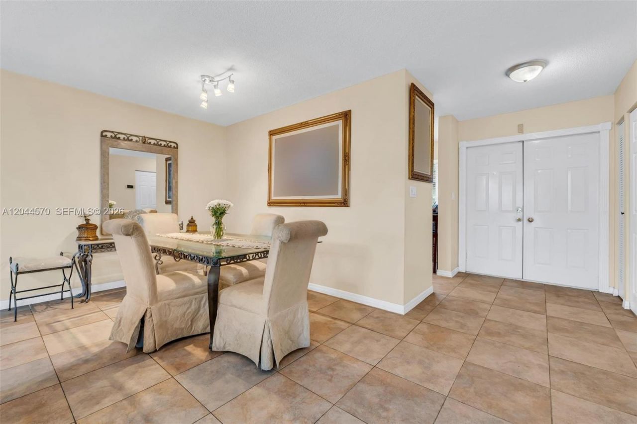 10857 NW 8th St , Pembroke Pines, FL 33026 Photo