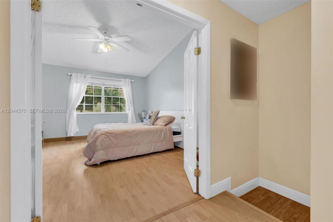 10857 NW 8th St , Pembroke Pines, FL 33026 Photo