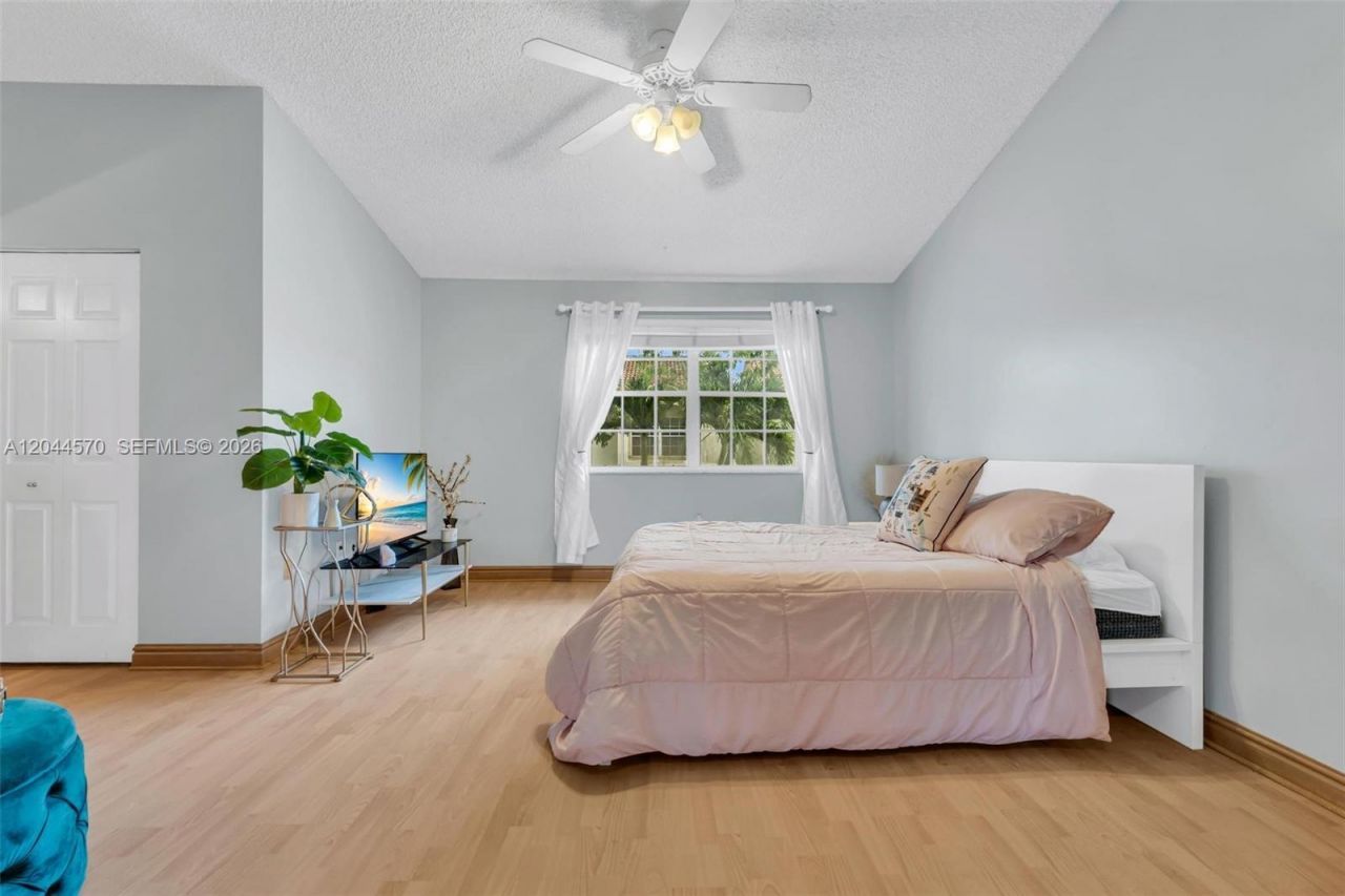 10857 NW 8th St , Pembroke Pines, FL 33026 Photo