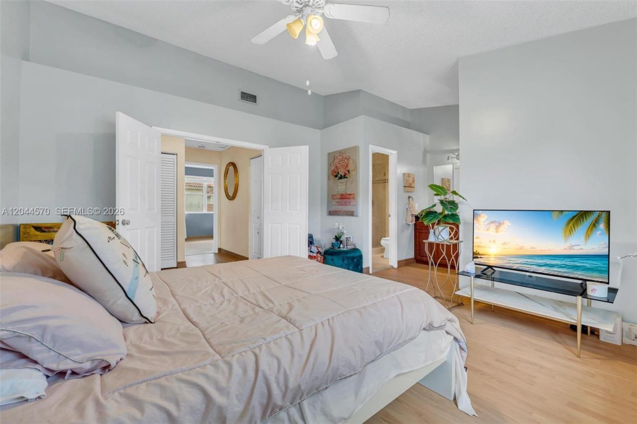 10857 NW 8th St , Pembroke Pines, FL 33026 Photo