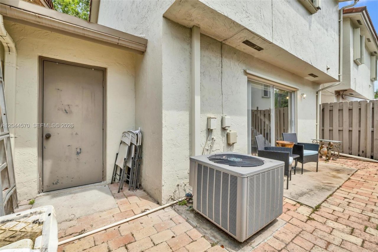 10857 NW 8th St , Pembroke Pines, FL 33026 Photo