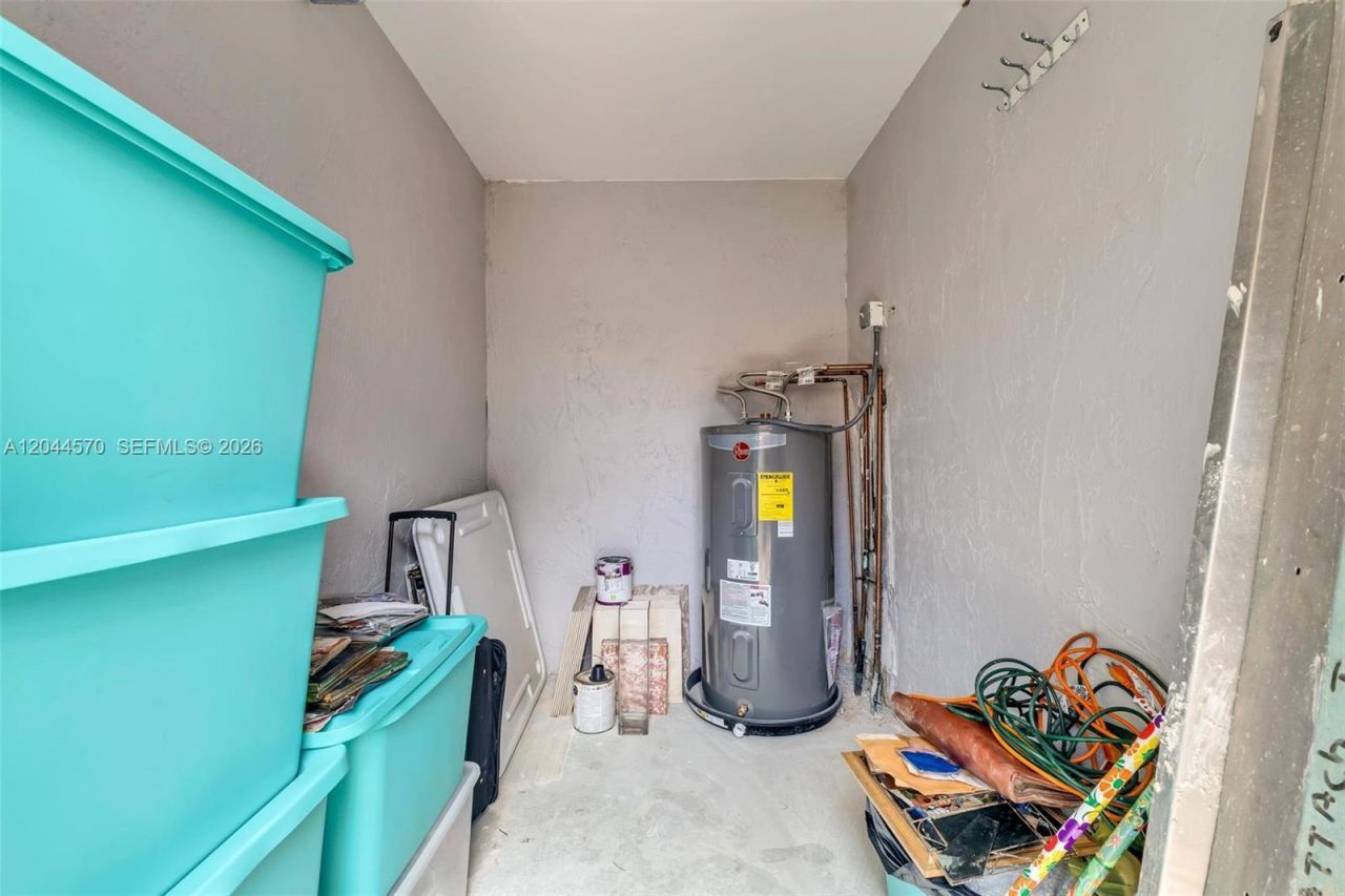 10857 NW 8th St , Pembroke Pines, FL 33026 Photo