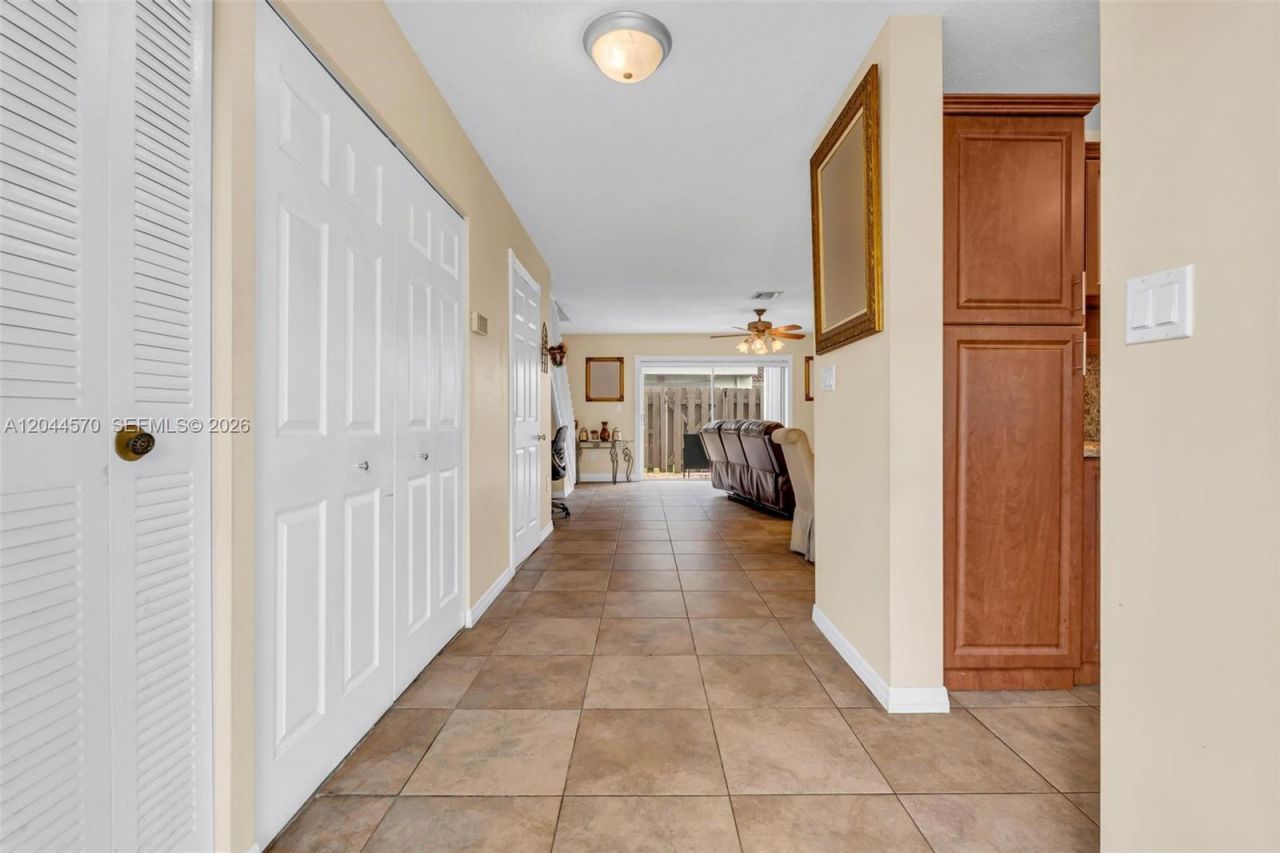 10857 NW 8th St , Pembroke Pines, FL 33026 Photo