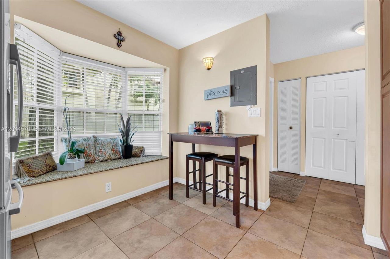 10857 NW 8th St , Pembroke Pines, FL 33026 Photo