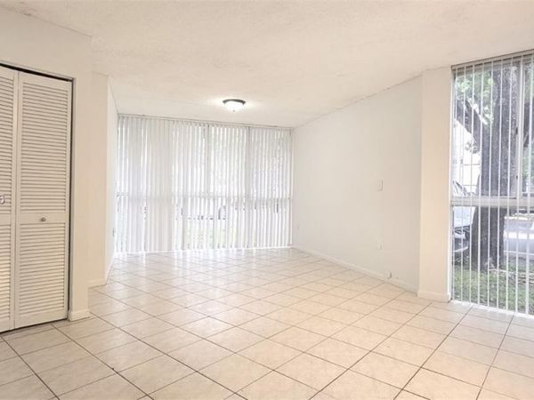 7035 NW 186th St, Unit D110, Hialeah, FL 33015