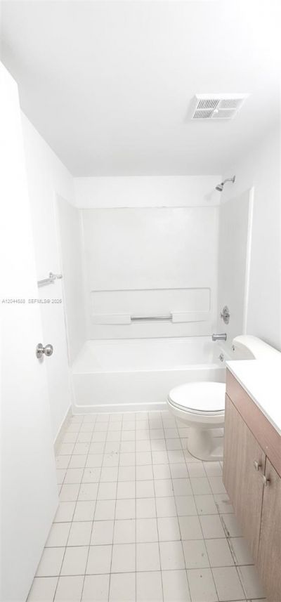 7035 NW 186th St, Unit D110, Hialeah, FL 33015 Photo