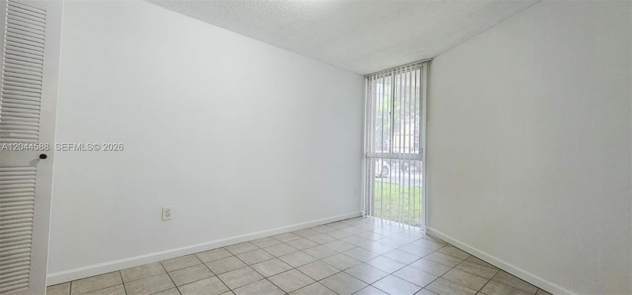 7035 NW 186th St, Unit D110, Hialeah, FL 33015 Photo