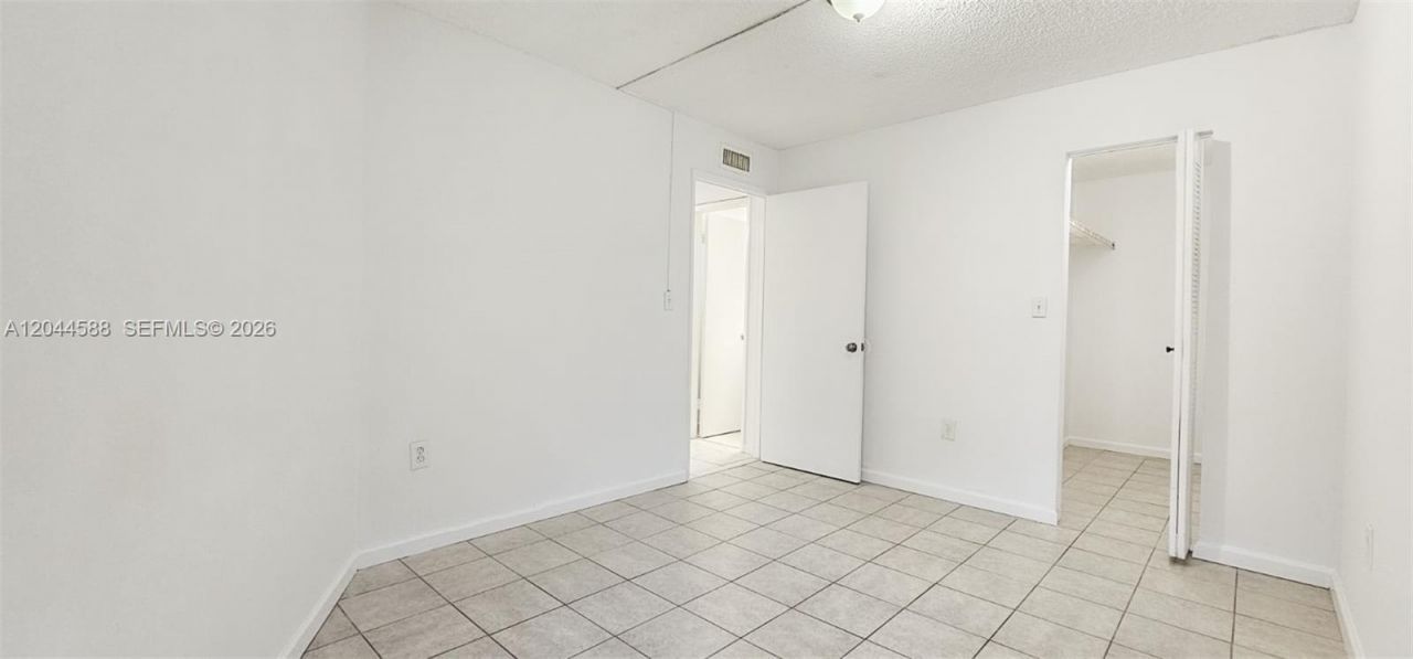 7035 NW 186th St, Unit D110, Hialeah, FL 33015 Photo