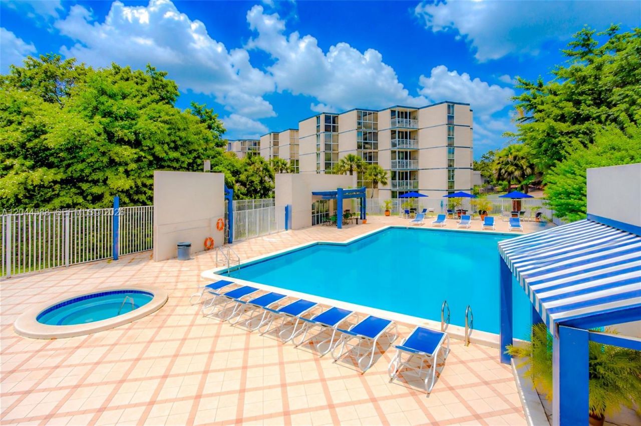 7035 NW 186th St, Unit D110, Hialeah, FL 33015 Photo