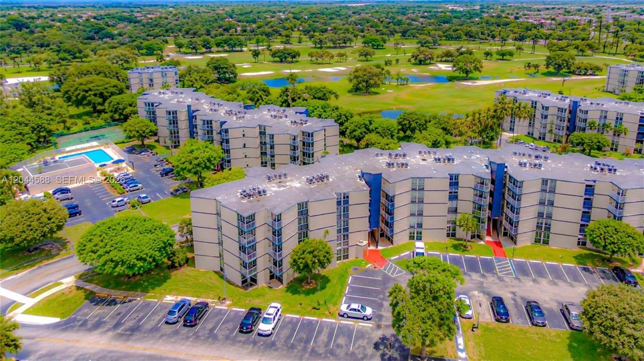 7035 NW 186th St, Unit D110, Hialeah, FL 33015 Photo