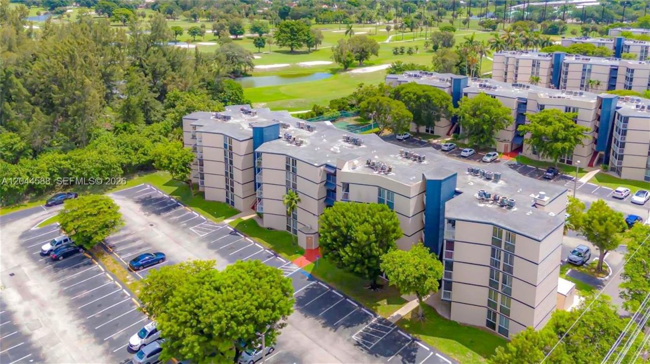 7035 NW 186th St, Unit D110, Hialeah, FL 33015 Photo