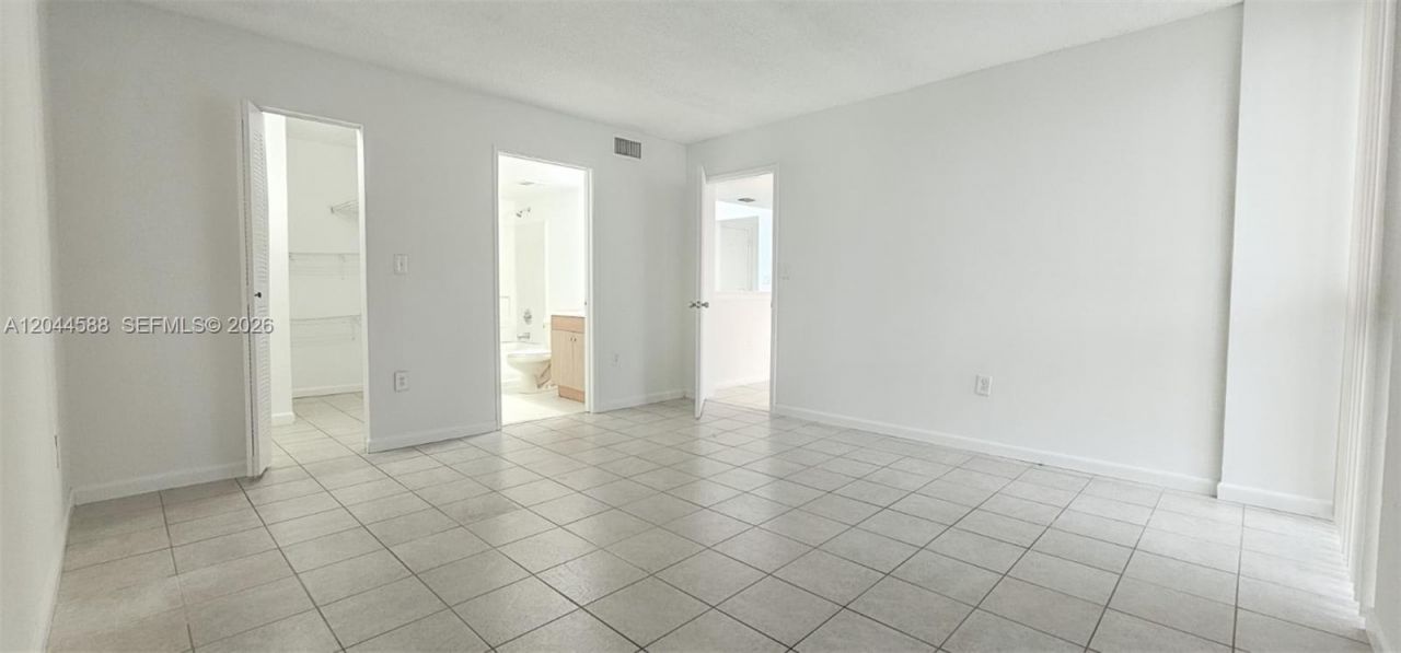 7035 NW 186th St, Unit D110, Hialeah, FL 33015 Photo