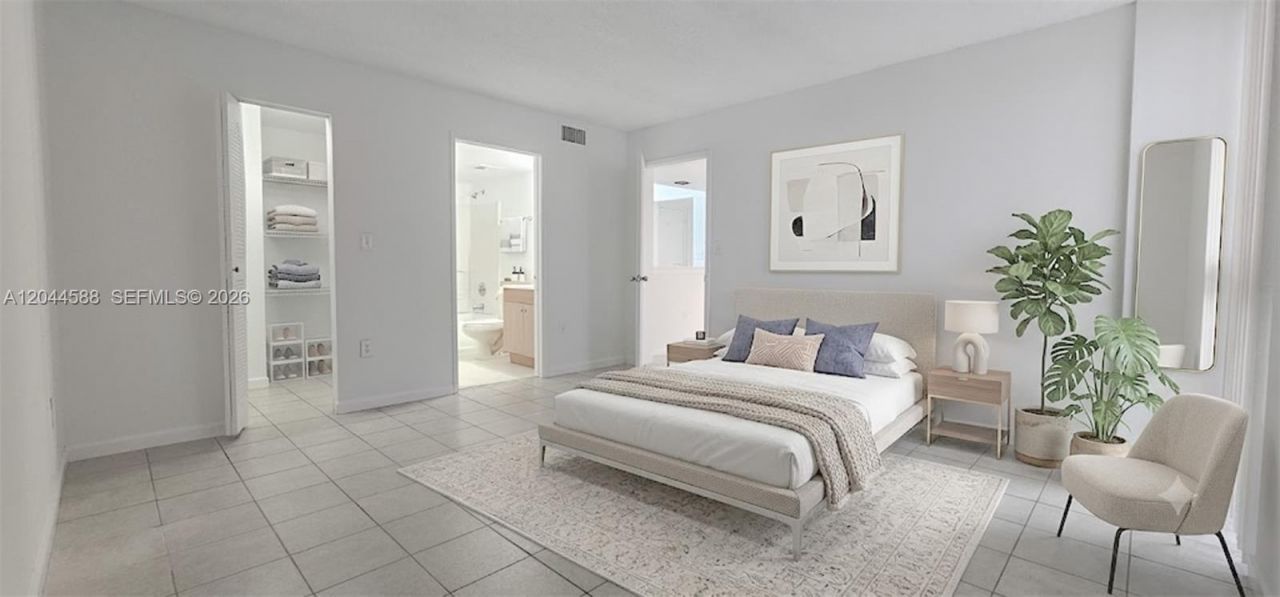 7035 NW 186th St, Unit D110, Hialeah, FL 33015 Photo