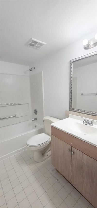 7035 NW 186th St, Unit D110, Hialeah, FL 33015 Photo