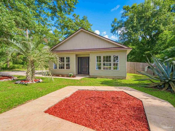 552 Cedar Tree Ln, Cantonment, FL 32533